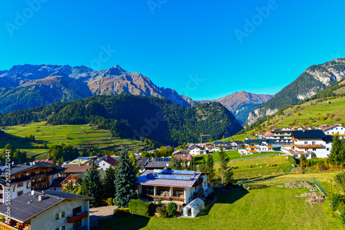 Photos Malerischer Blick über das Bergdorf Nauders am Reschenpass im Tiroler Oberland i