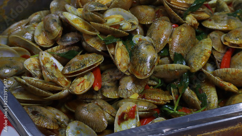 Schilderij op canvas Thai Stir Fried Clams with Roasted Chili Paste and Basil or Hoy Lai Pad Prik Pao