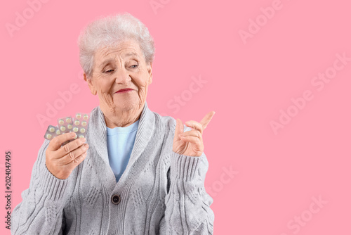 Senior woman with pills poi...
