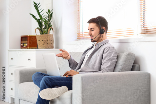 Male technical support agen...