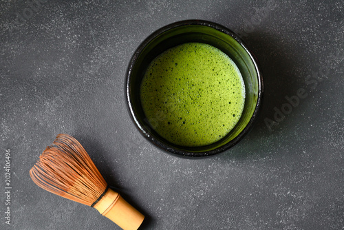 Canvastavla 日本の茶道　茶碗と抹茶と茶筅　黒背景　コピースペースあり　Japanese Tea Ceremony (Chado) : Tea bowl, matcha (g