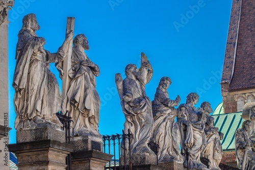 Obraz na plátně Statue of the twelve apostles at the Church St