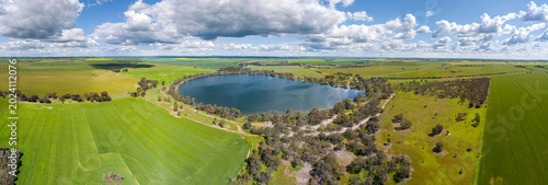 Fotografie Expansive view across Walkers Lake in Victoria beneath towering white cumulus clouds and vivid blue skies