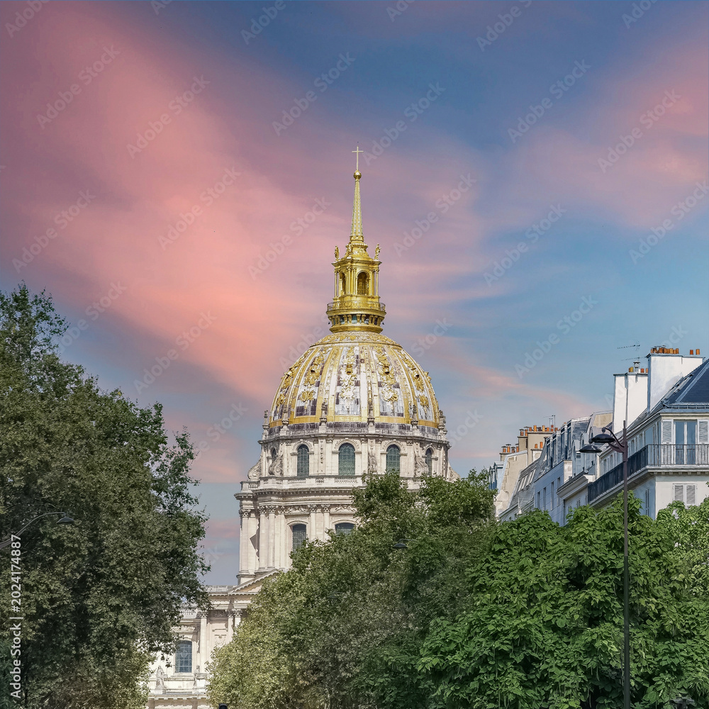 Obraz premium Paris, the Invalides dome, beautiful monument