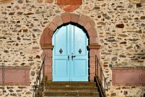 Eingangsportal der Schlosskirche Eisenbach bei Lauterbach, Hessen 
