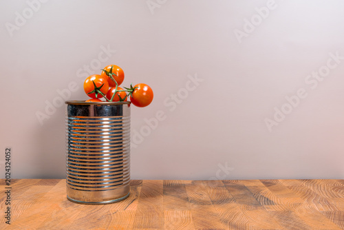 Schilderij op canvas Frische Kirschtomaten in der Dose