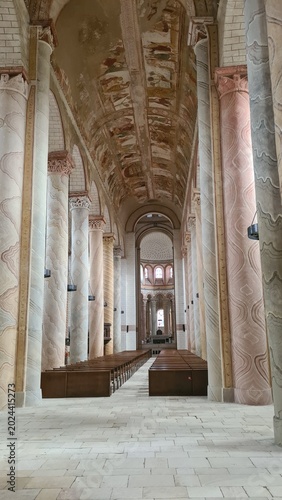 Bilde på lerret Belle perspective sur la nef de l'ancienne abbatiale de Saint-Savin avec ses rem