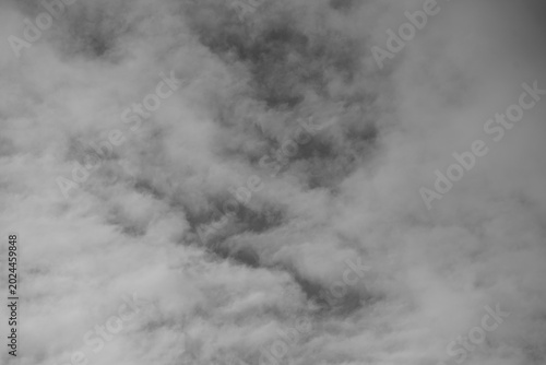 Wolken in Graustufen Anmutung und lebendig
