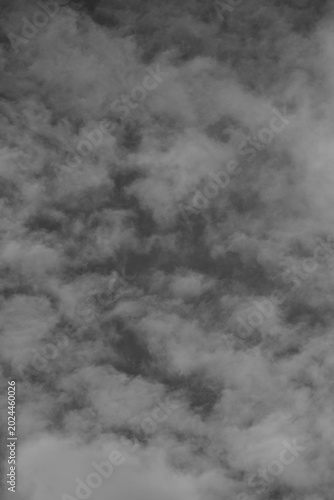 Wolken in Graustufen Anmutung und lebendig