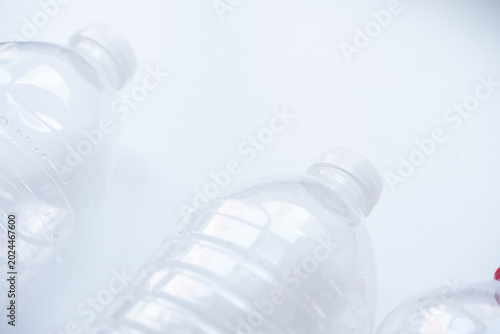 Cuadro en lienzo Plastic bottle waste for recycling, symbolizing sustainability and the importanc