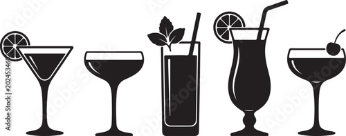 Photos Black and white cocktail glasses with garnishes
