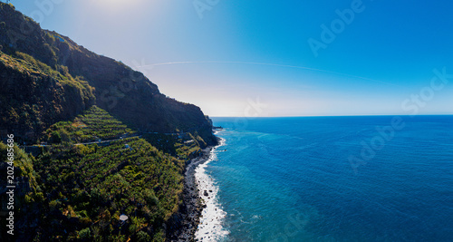 Fotografía Aerial drone view of the Madeira coastline with steep cliffs, Atlantic Ocean, and natural landscape