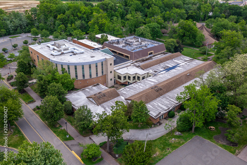 Foto Widener University Pennsylvania — Campus Aerial with Distinctive Curved Building