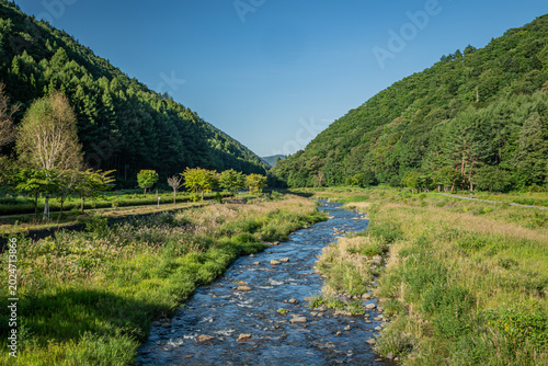 初秋の伊南川と緑豊かなミニ尾瀬公園の風景（福島県檜枝岐村）