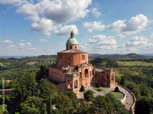 Foto Aerial view of the Sanctuary of the Madonna di San Luca near Bologna, Italy