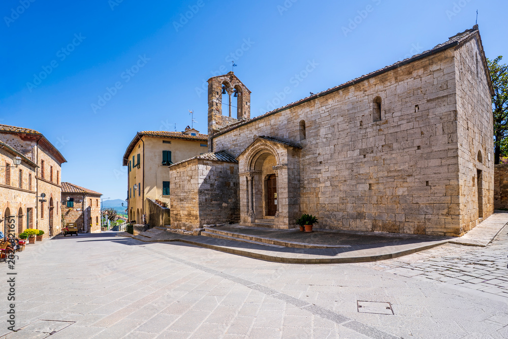 Fototapeta premium The old church of St Mary of the Assumption (Santa Maria Assunta) in San Quirico d'Orcia, Italy