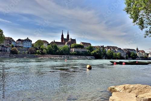 Blick von Kleinbasel auf Grossbasel im Frühling