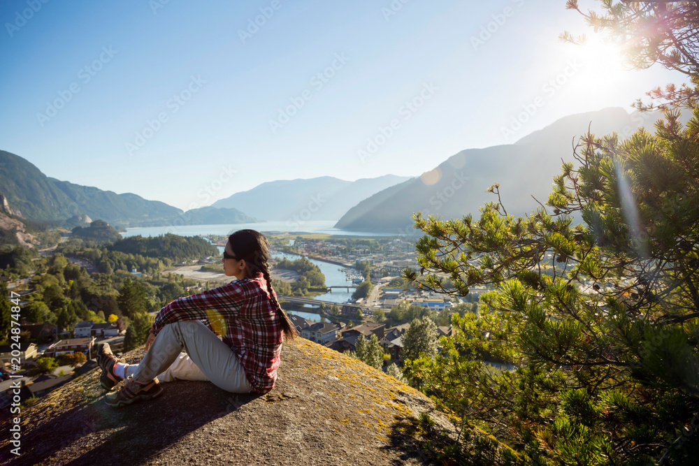 Fototapeta premium Stawamus Chief Squamish Howe Sound Woman Tourist