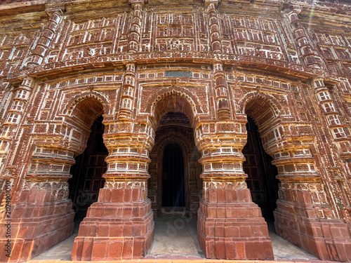 Quadro su tela This Pancharatna temple, rich in terracotta work, is named the Shyamray or Pachmura Temple