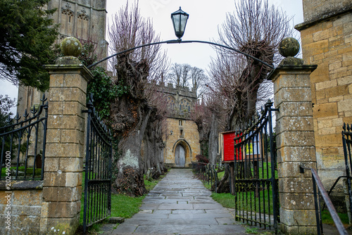 Konstfotografi Entrance view of St James' Church in the Cotswolds