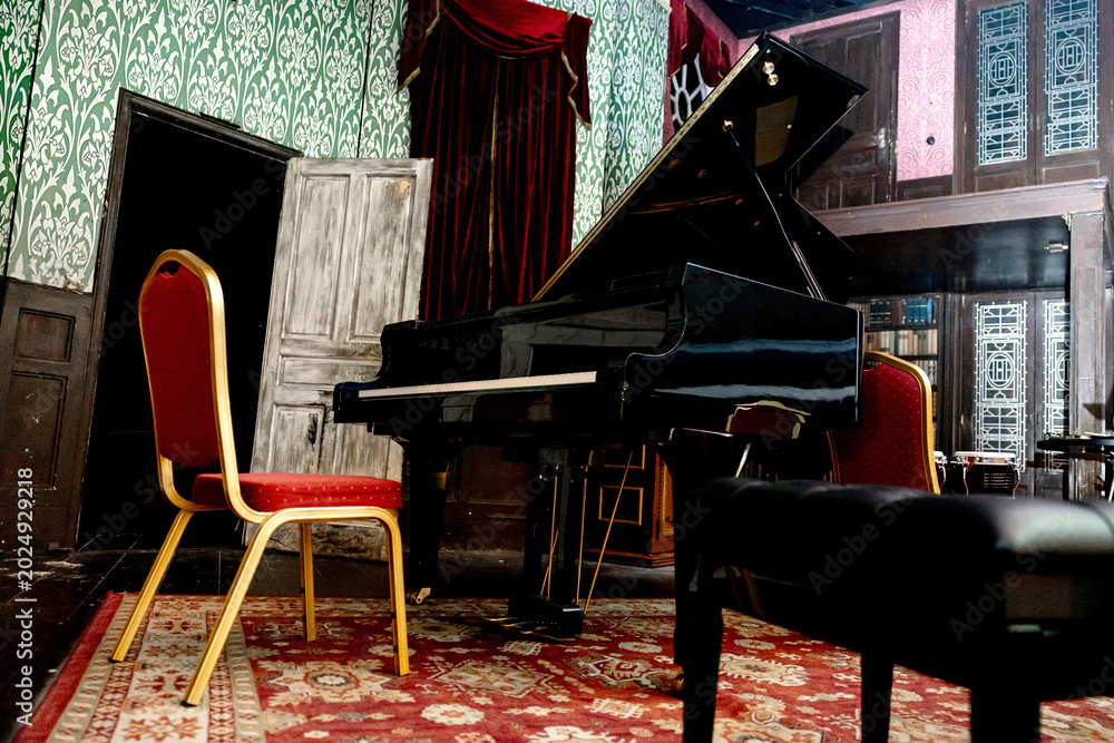 Behang Concert stage with black grand piano, gold chair and red vintage carpet