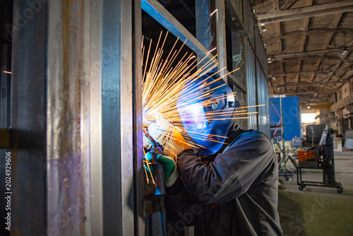 welding steel and sparks	
