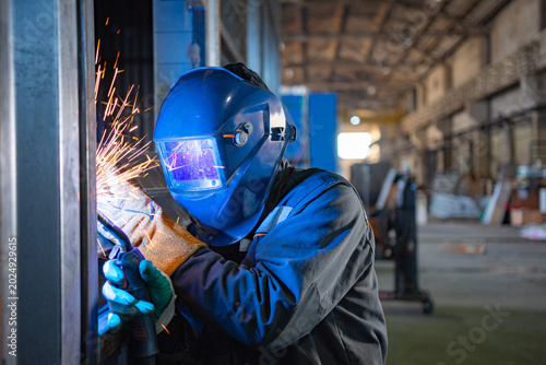 welding steel and sparks	
