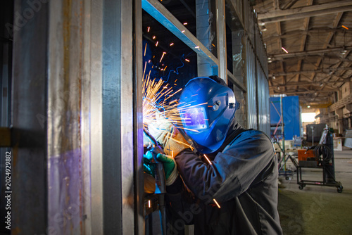 welding steel and sparks	
