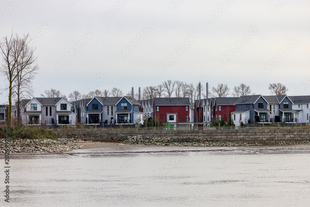 Obraz premium Waterfront Townhouses Along the Fraser River in New Westminster Vancouver BC With Overcast Sky
