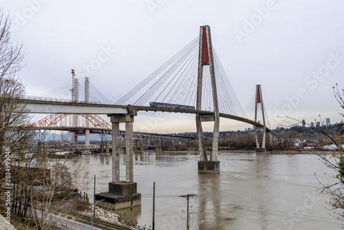 Cuadro en lienzo Cable-Stayed Bridge Over Fraser River With Bus And Urban Skyline Near New Westmi