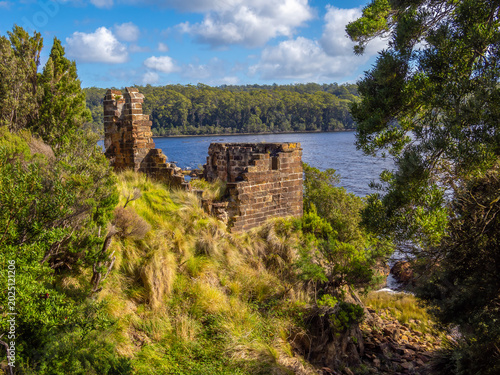 Φωτογραφία Ruins of the penal settlemen on Sarah Island, the oldest, most isolated, and har