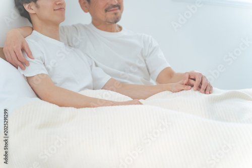 Foto Two men cuddling in bed. homosexuality. LGBT.