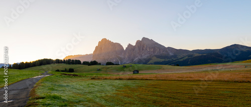 Tableau sur toile Seiser Alm is a Dolomite plateau and Europe's largest high-altitude Alpine meadow