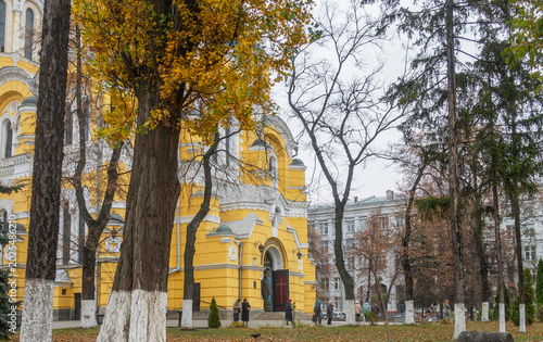 Tableau sur toile St. Vladimir's Cathedral in Kyiv in autumn.