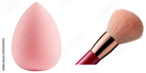 Photos Pink makeup sponge and fluffy powder brush with rose gold ferrule, isolated on t