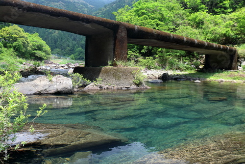 奈半利川に架かる堀ヶ生沈下橋　高知県北川村