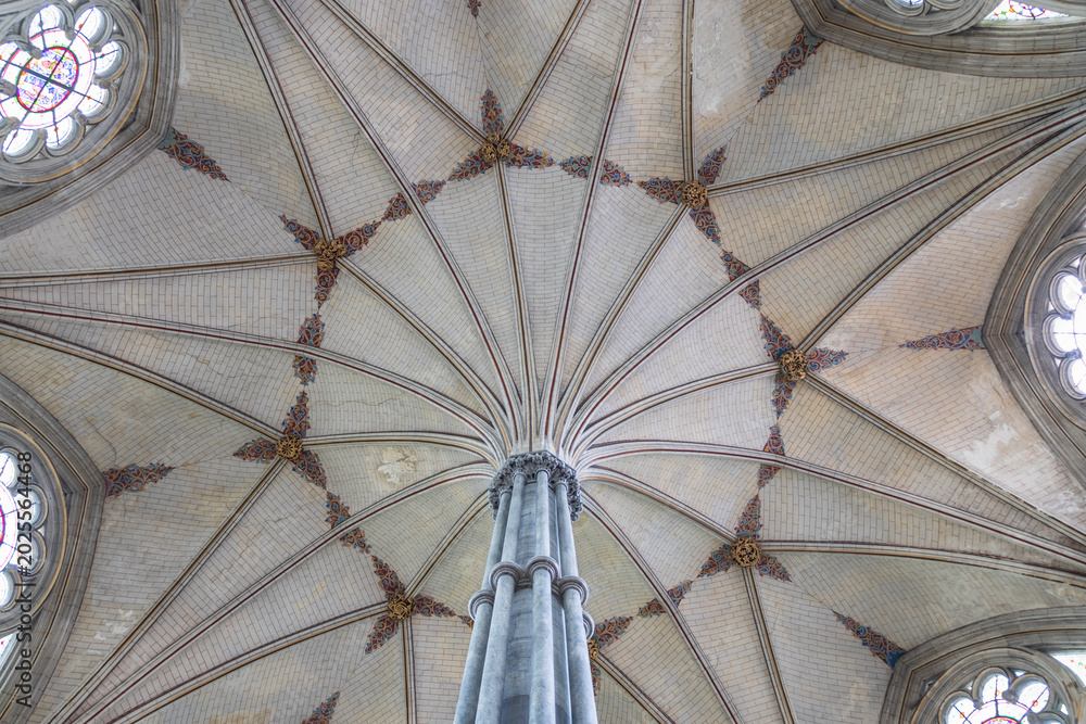 Naklejka premium Vaulted ceiling of the Chapter House in Salisbury Cathedral