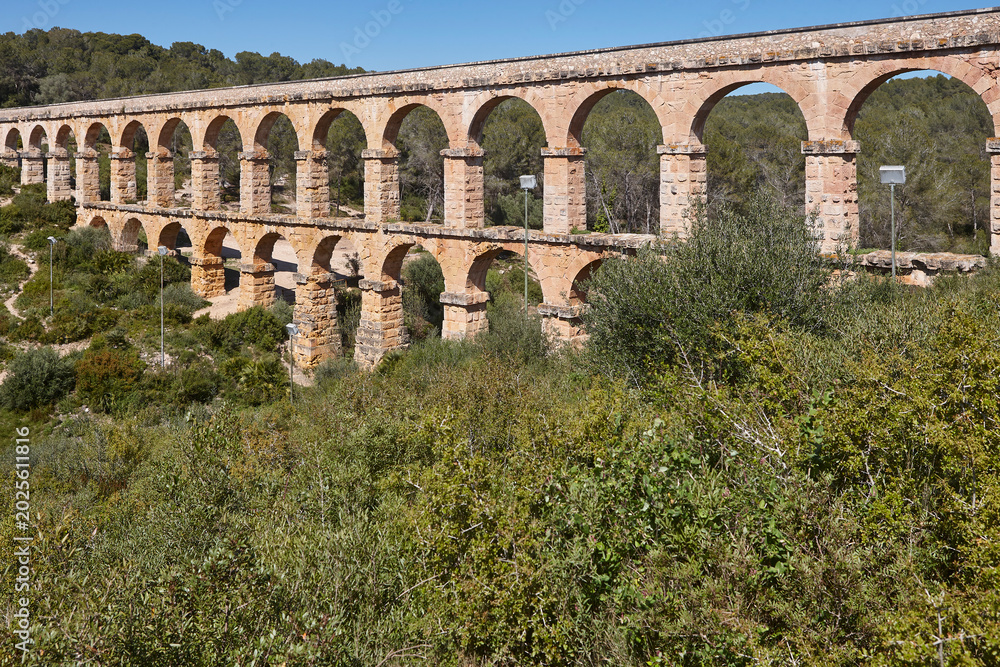 Obraz premium Historical roman aqueduct in Tarragona, Devilsl point. Catalonia. Spain