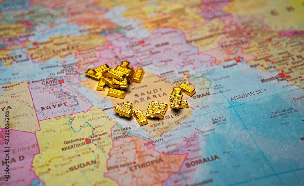 Obraz premium Gold bars on Saudi Arabia map wealth and finance concept.