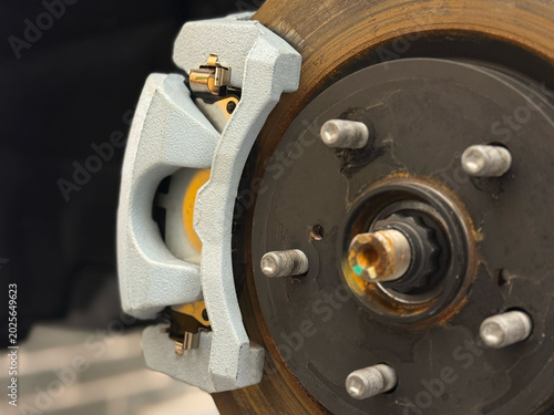 Foto Car ventilated front brake disc with caliper