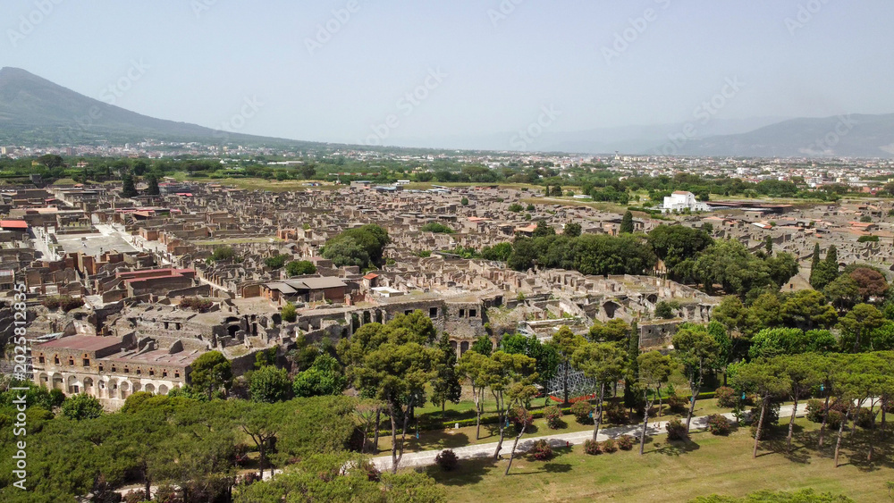 Obraz premium Panoramic drone shot over Pompeii ruins and Mount Vesuvius landscape in summer