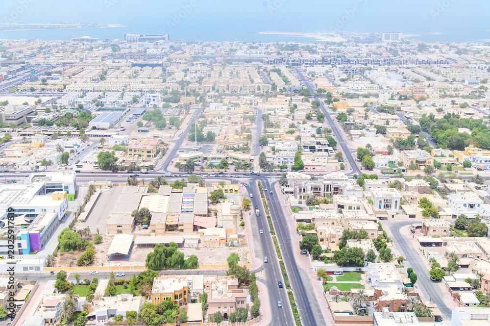 Fototapeta premium 空から眺めるドバイのとても美しい風景A very beautiful cityscape of Dubai in the Middle East UAE