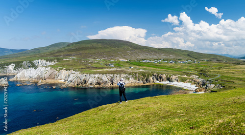 Cuadro en lienzo Misty White Cliffs of Ashleam on Achill Island, County Mayo, Ireland