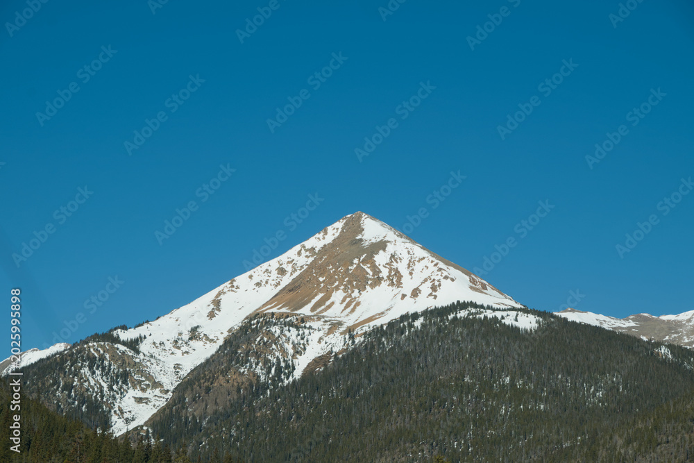 Naklejka premium Snowy Peak in the Rockies