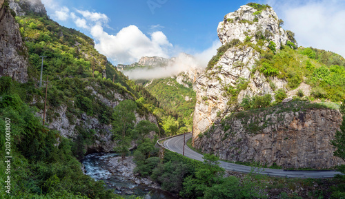 Fotografie La Foz de Burgui es un desfiladero situado en la entrada sur del valle del Roncal, en el municipio de Burgui, en la comunidad foral de Navarra, España
