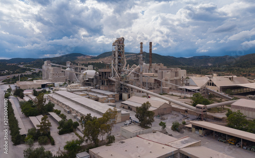 Cuadro en lienzo Aerial view of large cement manufacturing facility featuring multi-stage cyclone