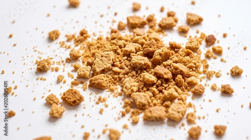 Canvastavla Crumbled brown sugar on white background heap of crushed sweetener for baking an