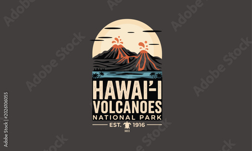 Foto Hawaii Volcanoes National Park Sign with Erupting Volcano and Sunset Silhouette