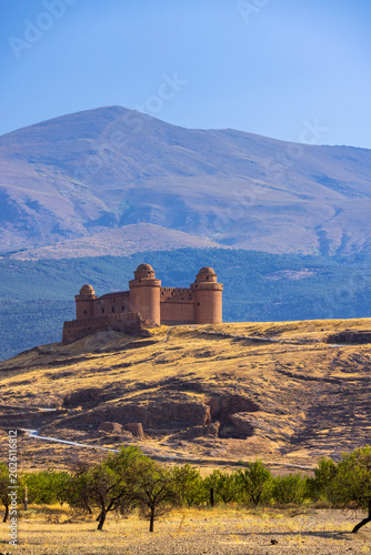 Cuadro en lienzo La Calahorra castle with Sierra Nevada, Andalusia, Spain