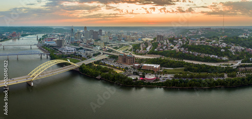 Slika na platnu Daniel Carter Bridge in Cincinnati city, Ohio, USA with highway traffic driving cars in downtown district